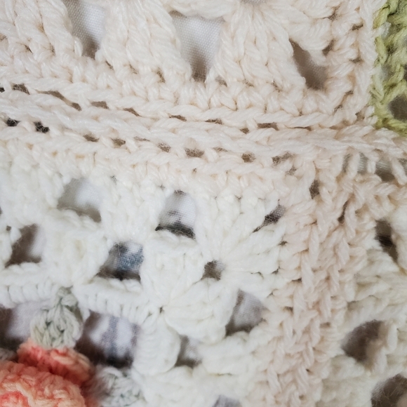 Vintage Handknit 3D Granny Square Cottagecore Lap Crib Blanket  Cream Peach - Picture 7 of 9